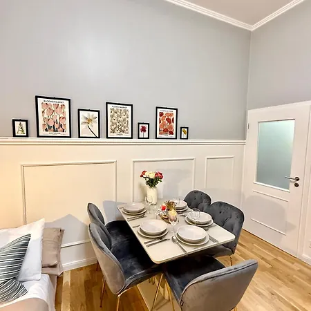 Stunning Apartment In Wenceslas Square Prague Exterior photo
