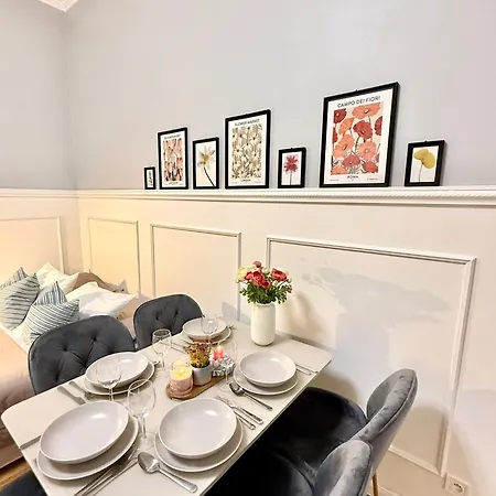 Stunning Apartment In Wenceslas Square Prague Exterior photo